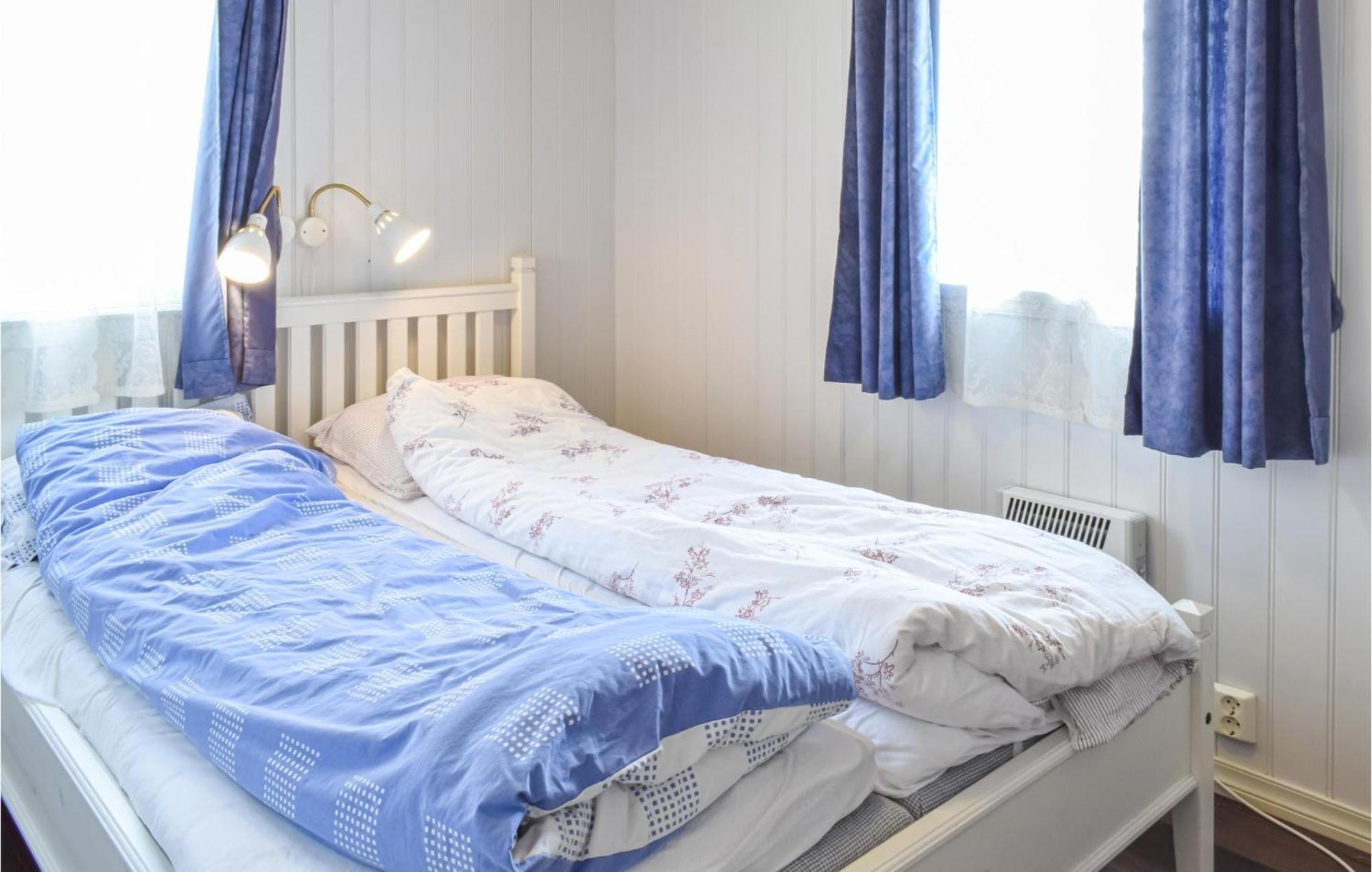 Gorgeous Home In Bekkjarvik With Wifi Екстериор снимка