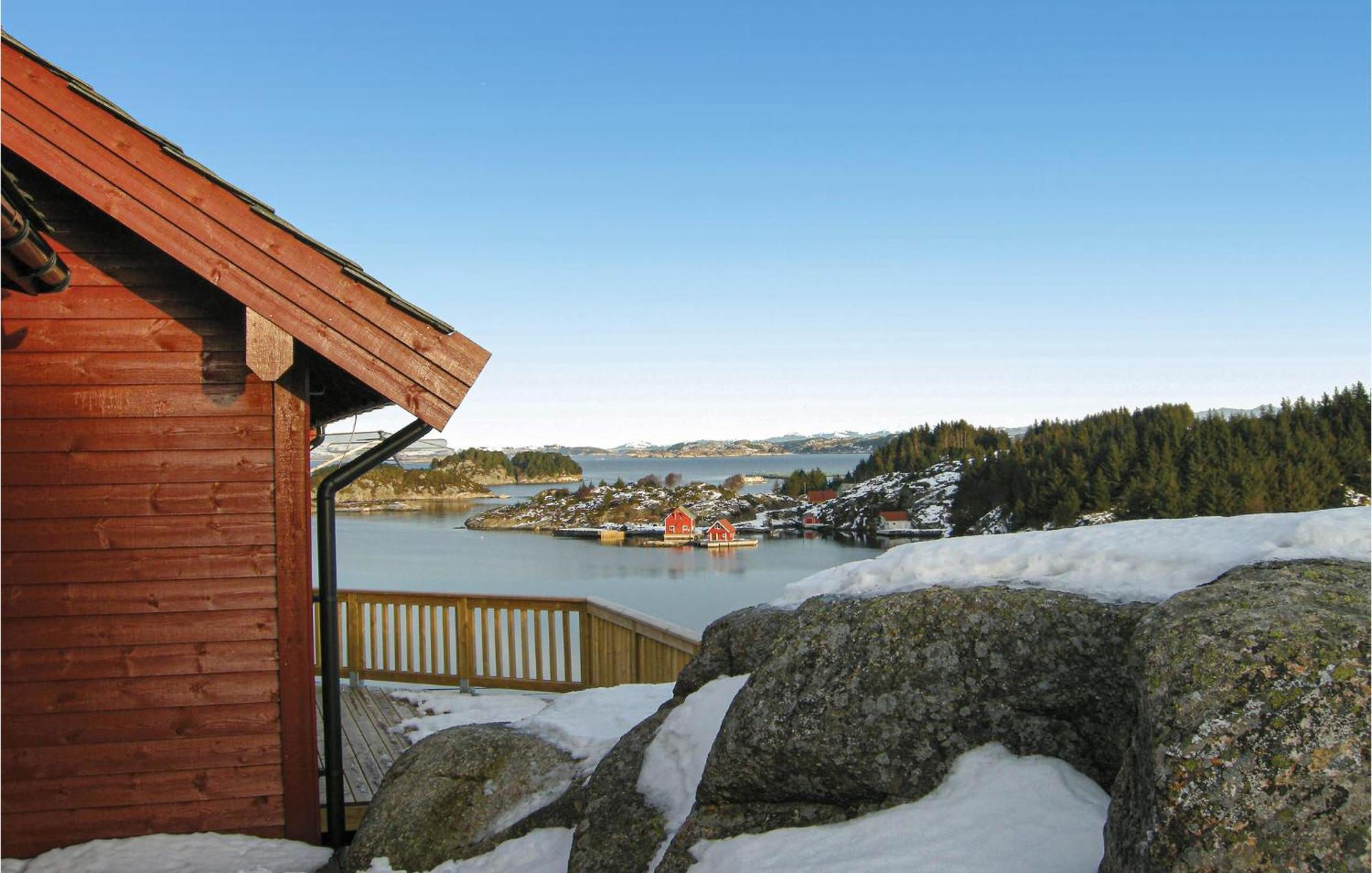 Gorgeous Home In Bekkjarvik With Wifi Екстериор снимка