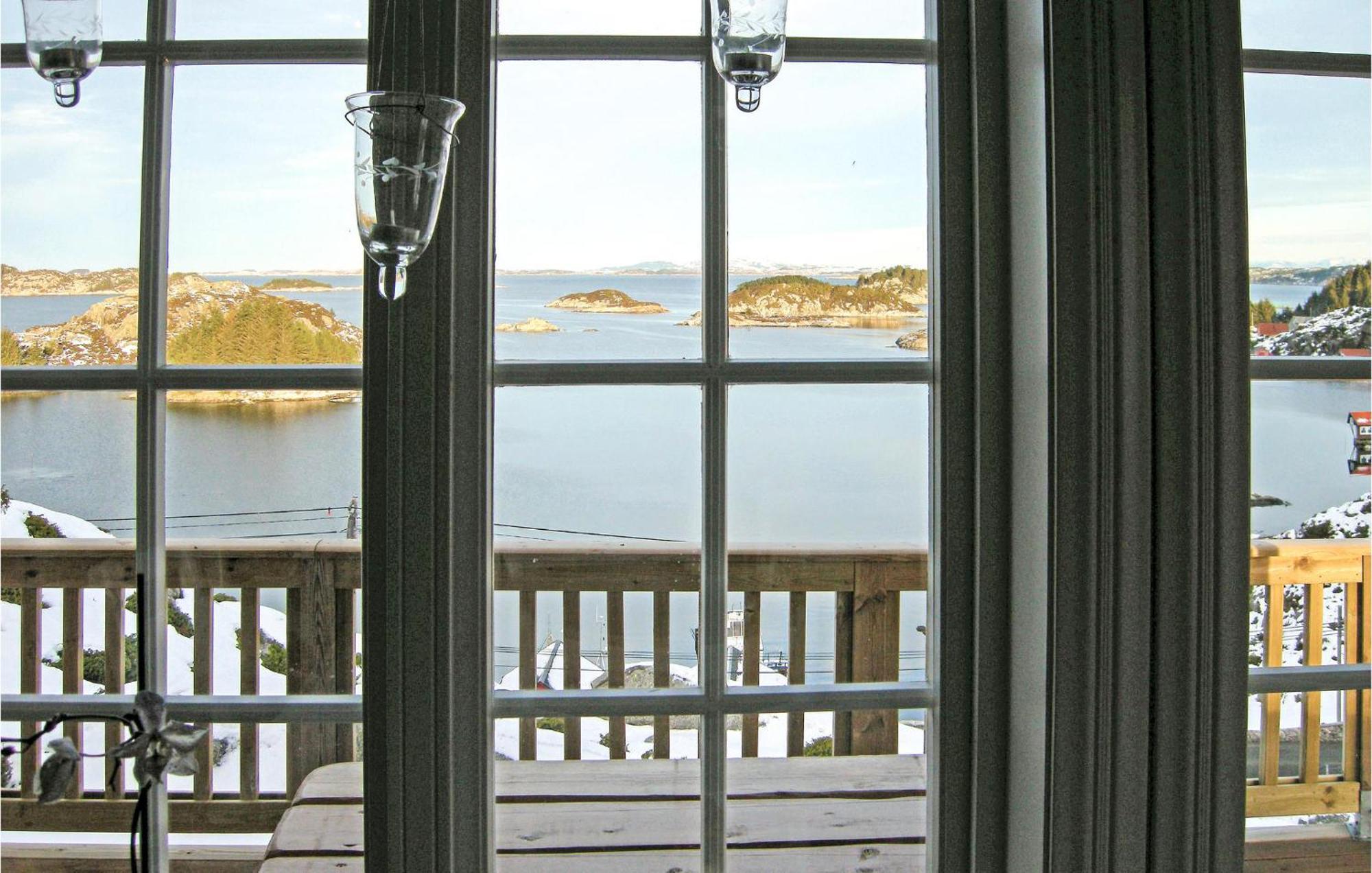 Gorgeous Home In Bekkjarvik With Wifi Екстериор снимка